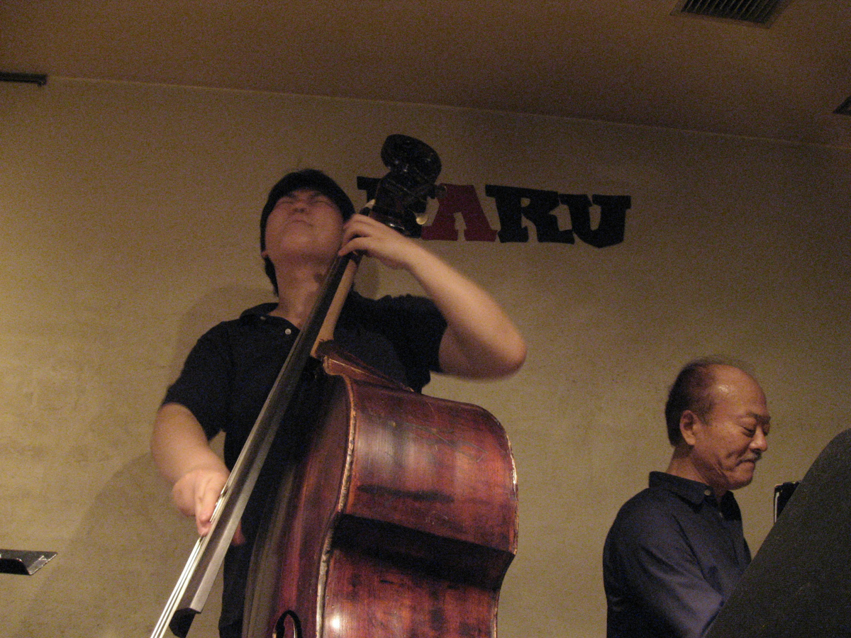 Fumio Karashima (piano) and Ryu Kawamura (bass) at Naru in May 2007 # shows NARU sign